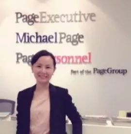 人在PageGroup辦公室前合影