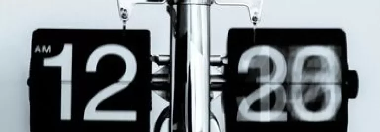 復古翻頁時鐘顯示時間12:20